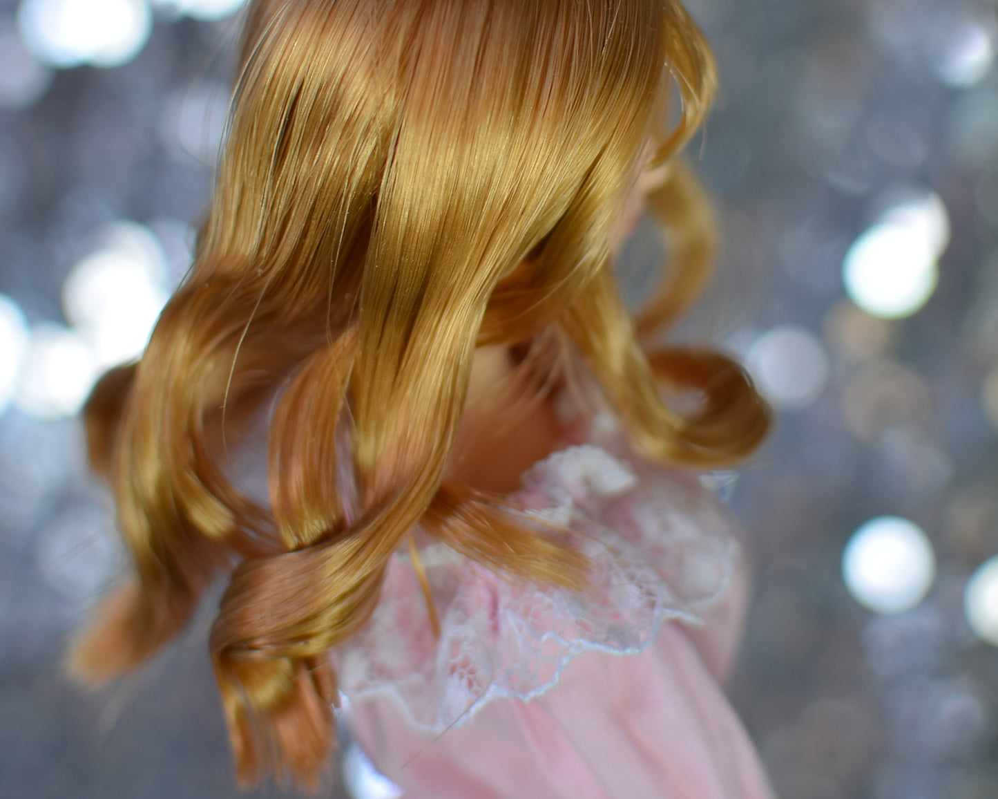 【 DISPLAY ONLY】Hand-Painted Figure Faceup | Carved Eyes and Curled Hair