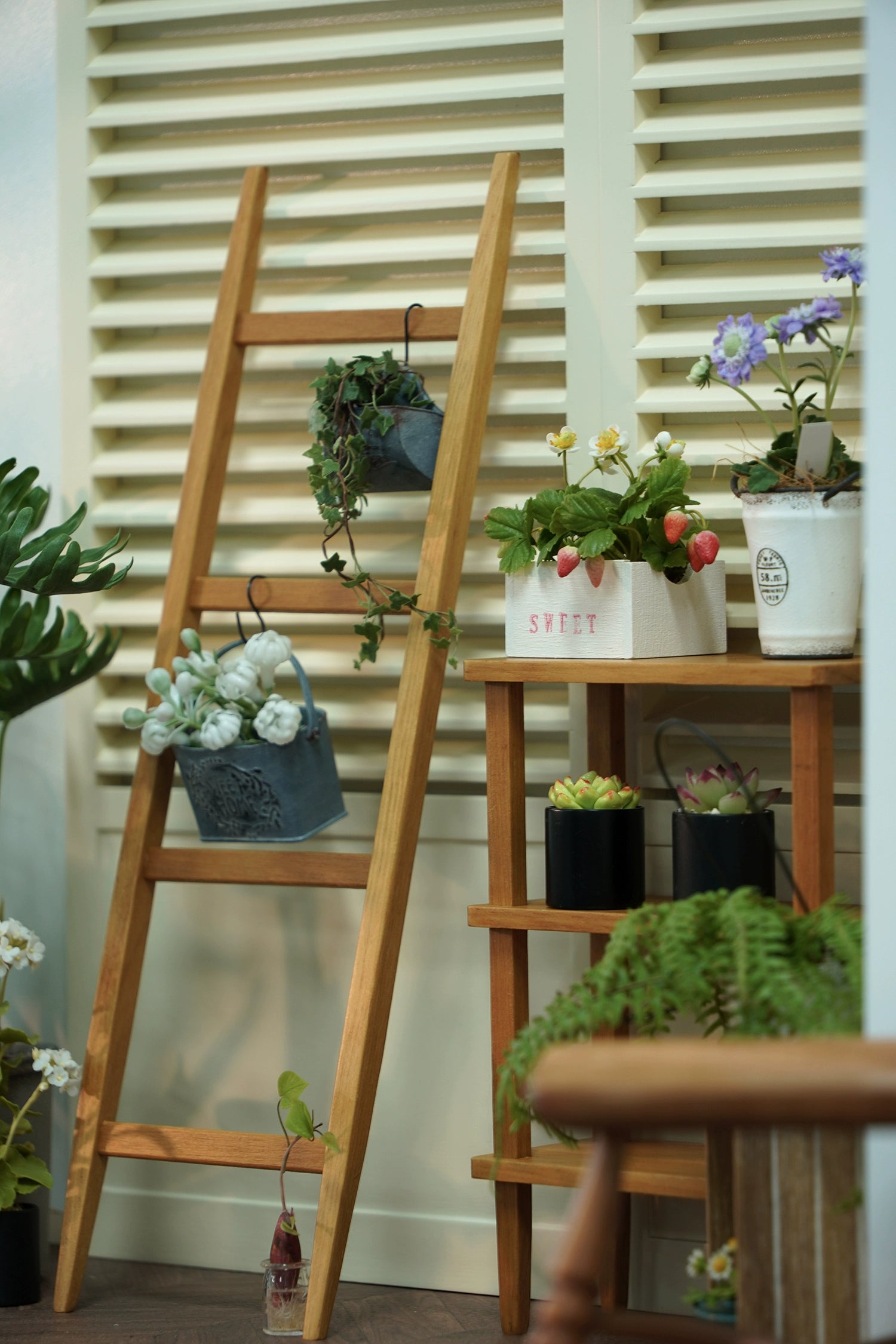 1/6 miniature dollhouse furniture Mini model wall towel rack/flower rack