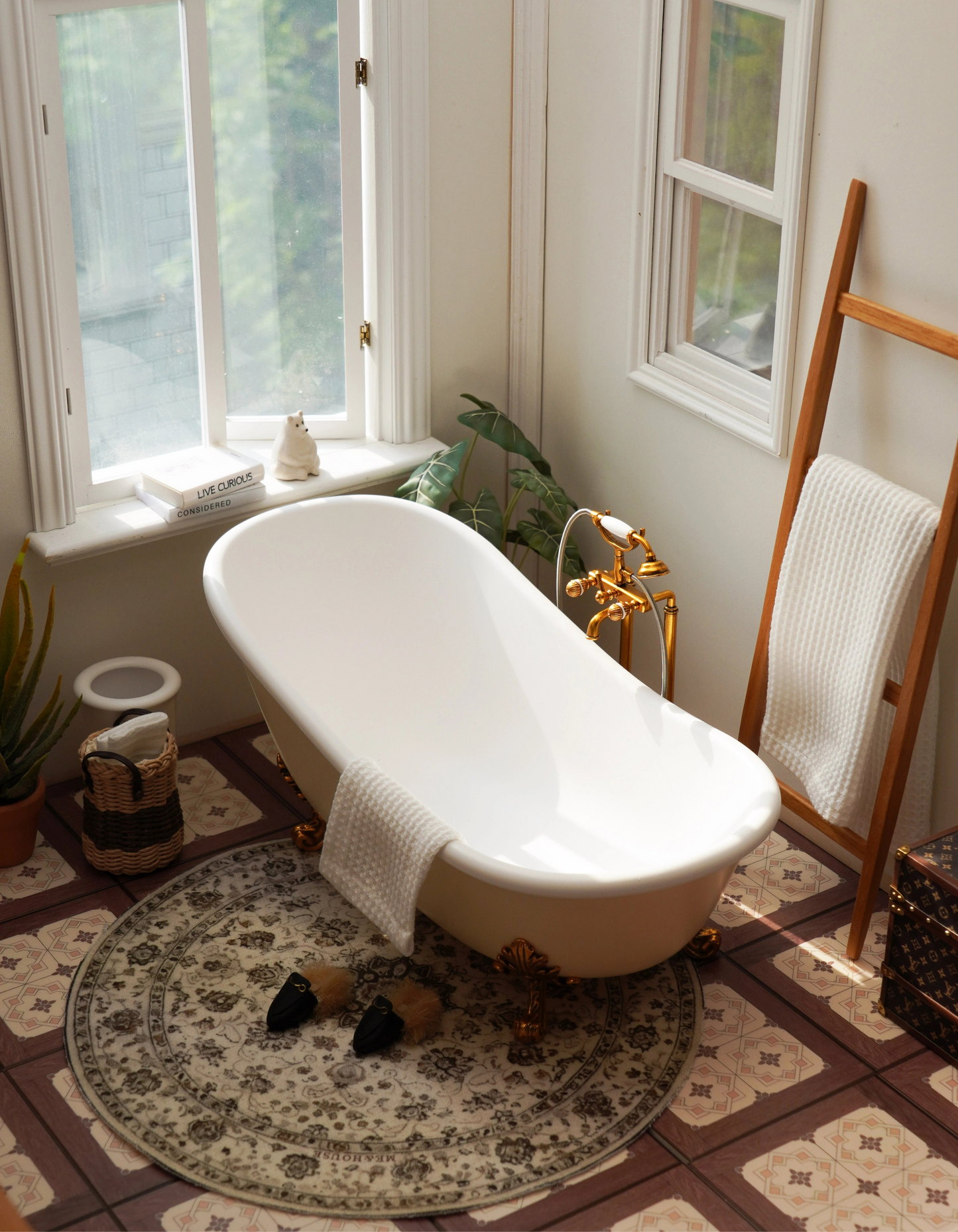 1/6 Scale Dollhouse Furniture – Bathtub | Miniature  for BJD, Blythe and Figures vintage carved bathtub