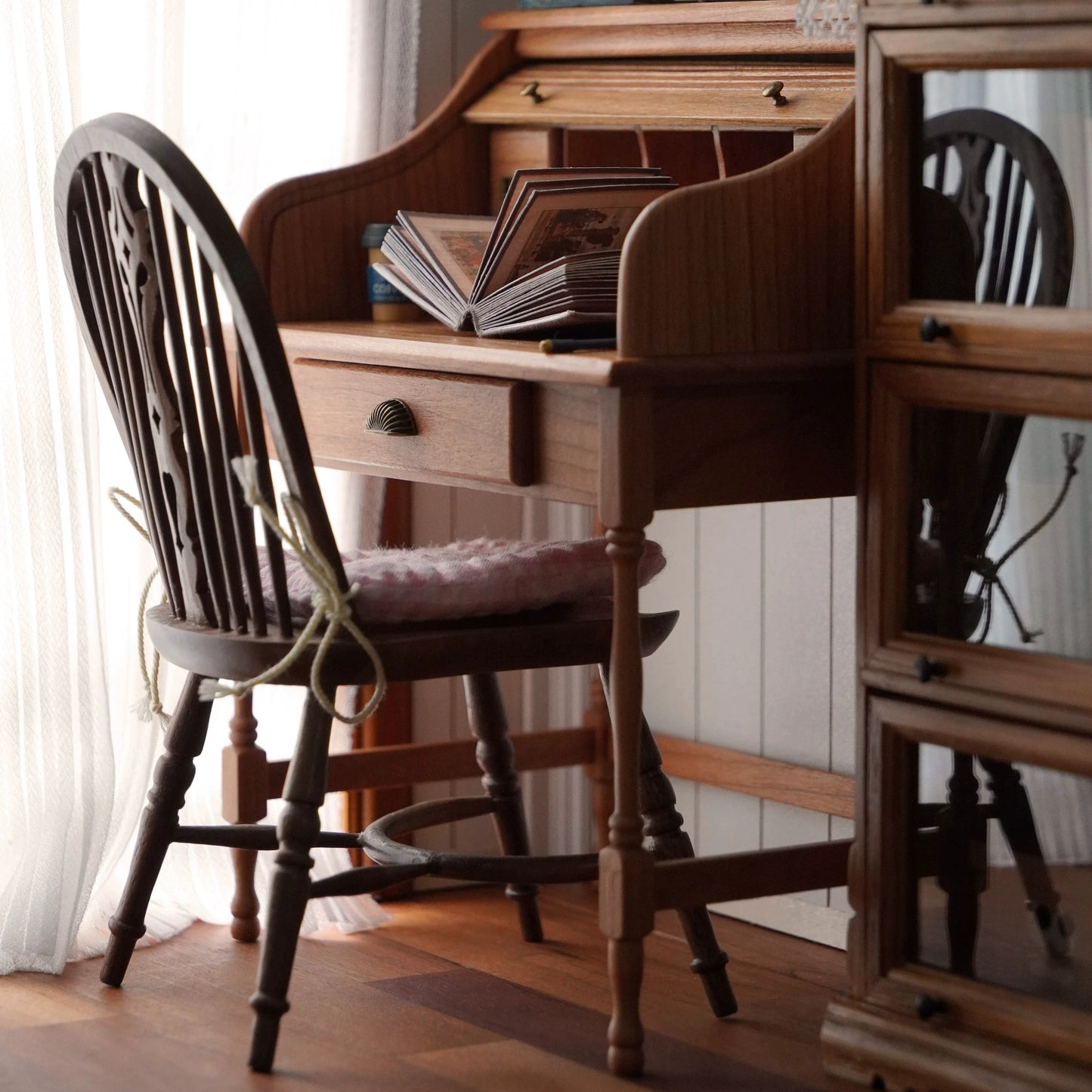 1/6 Dollhouse study Room Accessories Mini Furniture Vintage Windsor chair