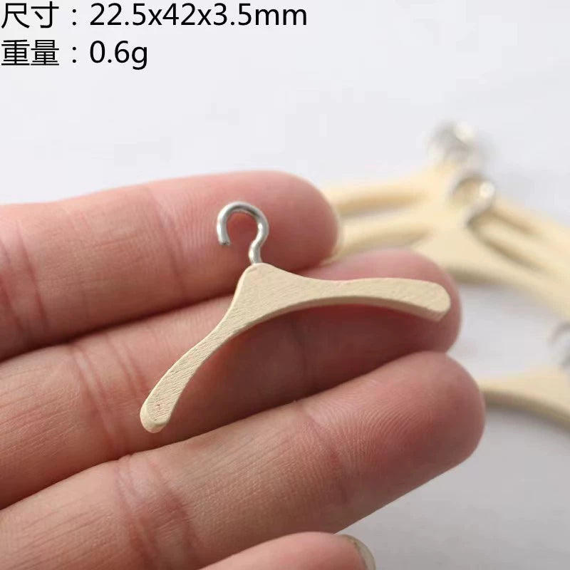 1/6ドールハウス ドールハウス 撮影小道具 ポケット家具モデル シミュレーション ミニ木製ハンガー 合金ハンガー
