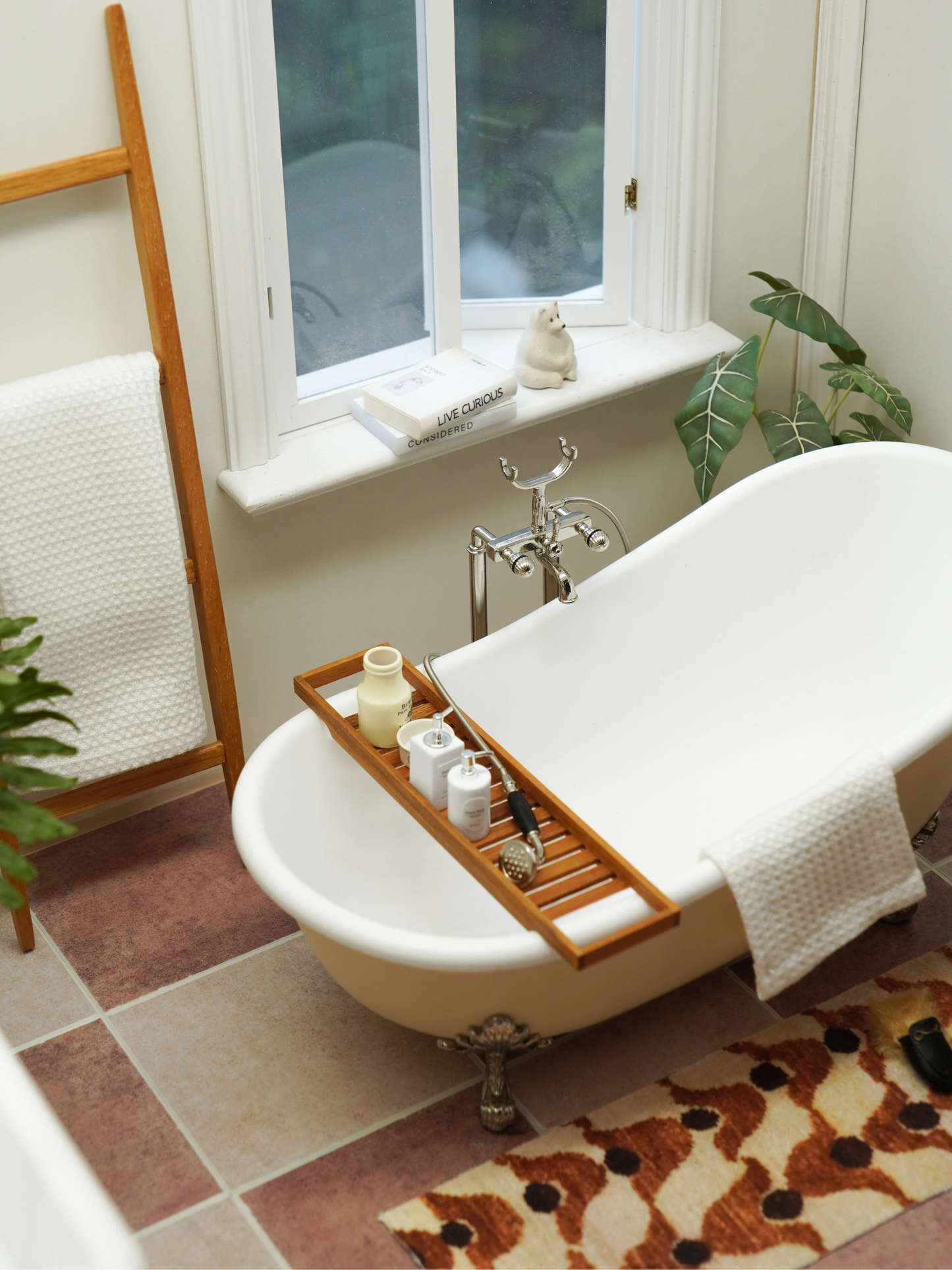 1/6 Scale Dollhouse Furniture – Bathtub | Miniature  for BJD, Blythe and Figures vintage carved bathtub