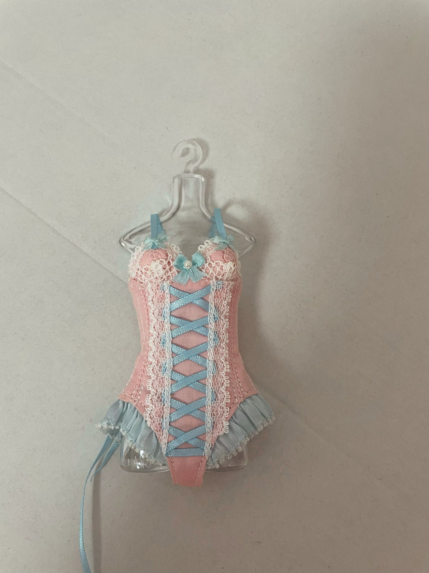 ブライス、オビツ24、アゾン、モモコ、オビツ22ドール用ワンピースコルセットボディスーツ&ストッキングセット - 複数サイズ | レッド&ピンクブルー | オプションでうさぎ耳付き