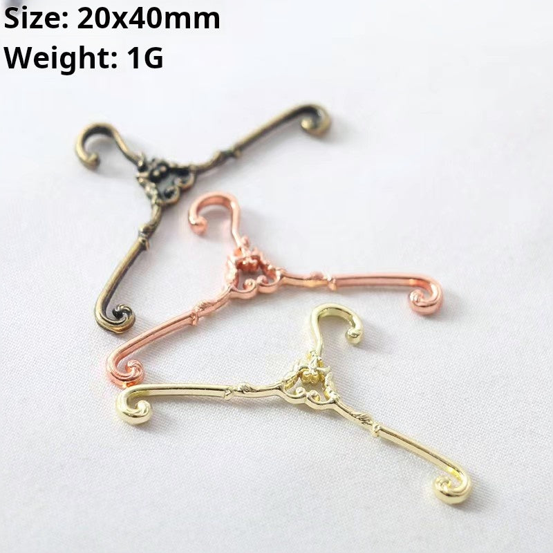 1/6ドールハウス ドールハウス 撮影小道具 ポケット家具モデル シミュレーション ミニ木製ハンガー 合金ハンガー