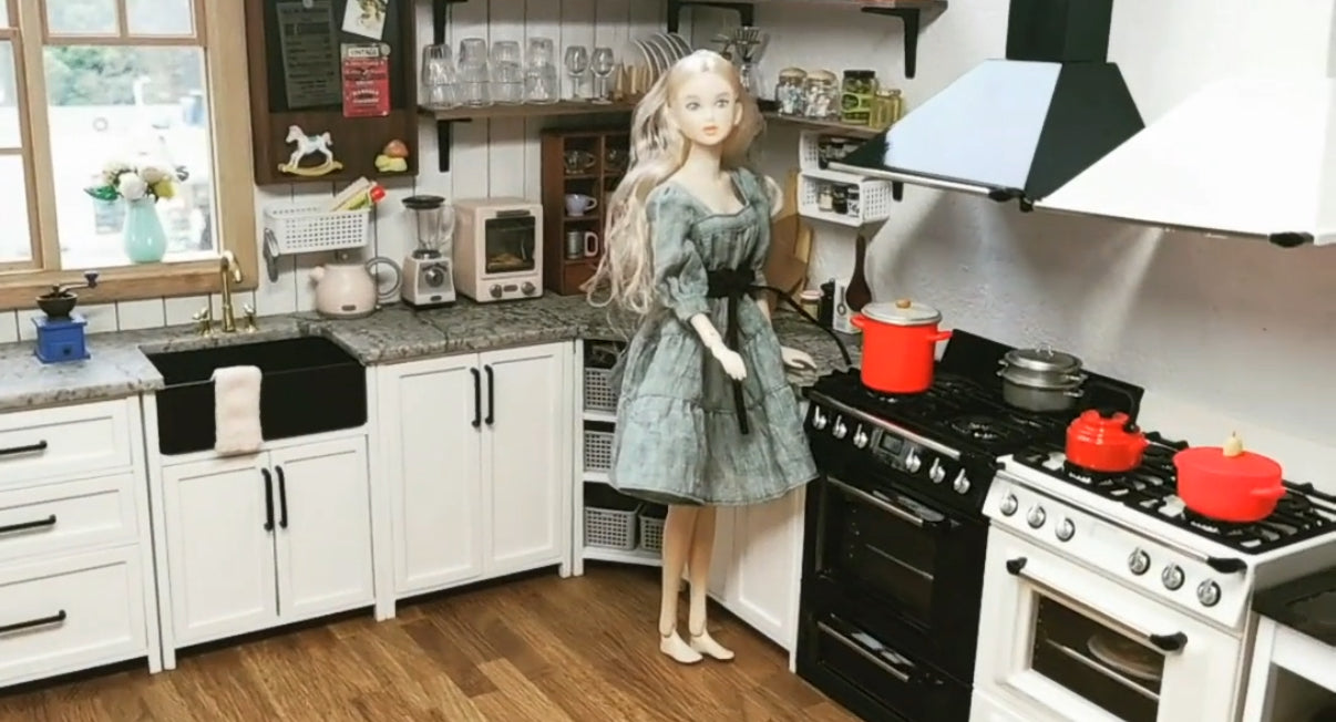 1/6スケール ドールハウス キッチン家具セット – 9ピース モジュラーキャビネット（ホワイト＆ヴィンテージブルー） | BJD＆ブライス ミニチュアキッチン