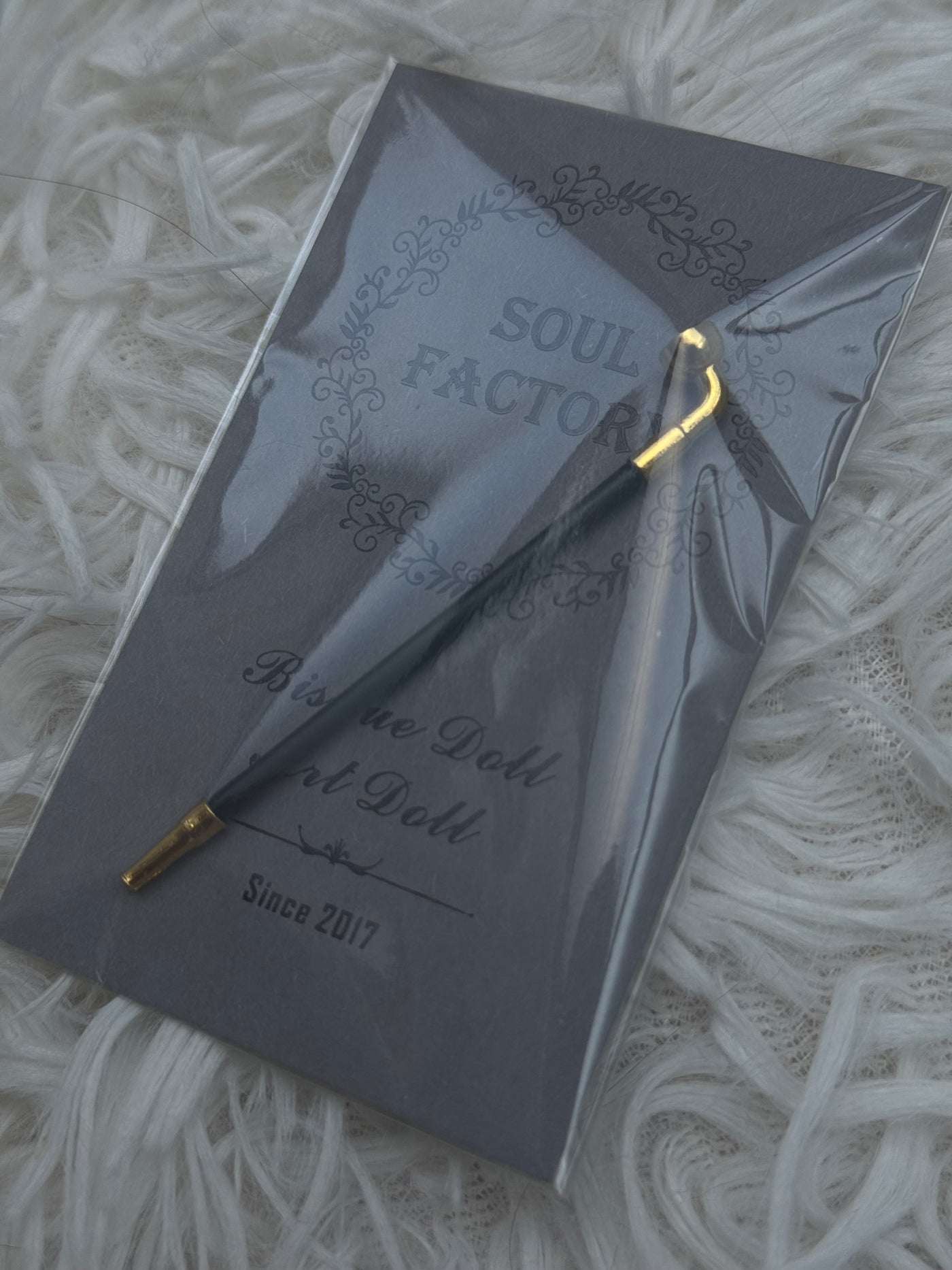 1/6 Long Pipe Miniature Prop | Metal + Wood (Paintable) Doll Accessory