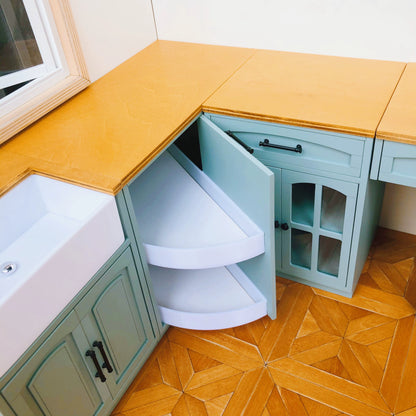 1/6スケール ドールハウス キッチン家具セット – 9ピース モジュラーキャビネット（ホワイト＆ヴィンテージブルー） | BJD＆ブライス ミニチュアキッチン