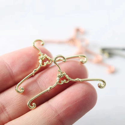 1/6ドールハウス ドールハウス 撮影小道具 ポケット家具モデル シミュレーション ミニ木製ハンガー 合金ハンガー