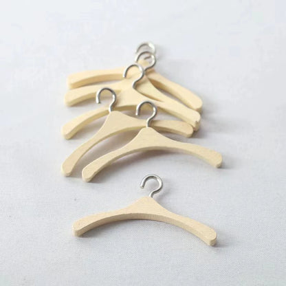 1/6ドールハウス ドールハウス 撮影小道具 ポケット家具モデル シミュレーション ミニ木製ハンガー 合金ハンガー