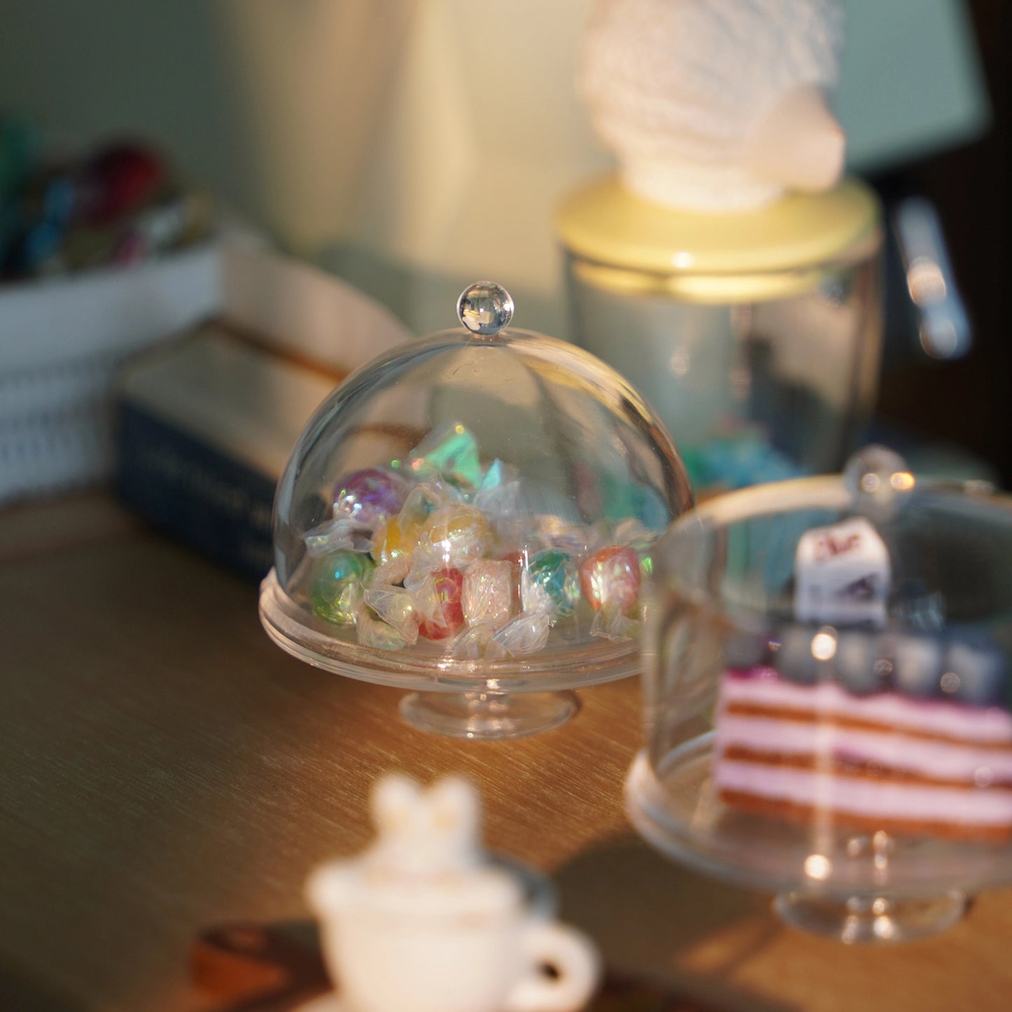 1/6スケール 透明ケーキスタンド – ドールハウスのベーカリーやアフタヌーンティー用のミニチュアデザートディスプレイトレイ | BJD &amp; ブライス