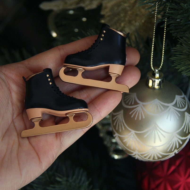 Winter ice skate shoes for dolls in black , fitting Blythe, Licca, Azone, Momoko, Poppy Parker, FR and Obitsu 22/24.