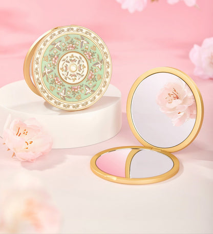 故宮からお届け | 故宮博物院の遺物にインスパイアされた携帯用鏡 – 手持ち式、ブロンズ調、折りたたみ式、コーム付きギフトセット