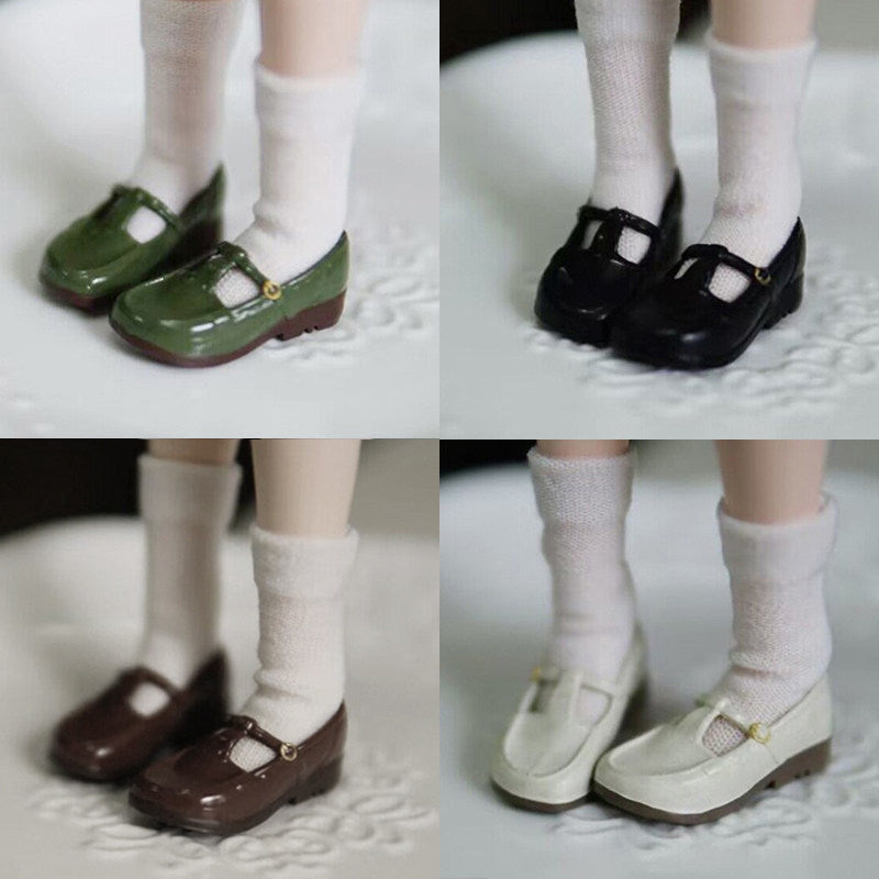 Vintage T-strap Mary Jane doll shoes with patent leather finish, fitting Blythe, Licca, Azone, FR and Obitsu 22/24.